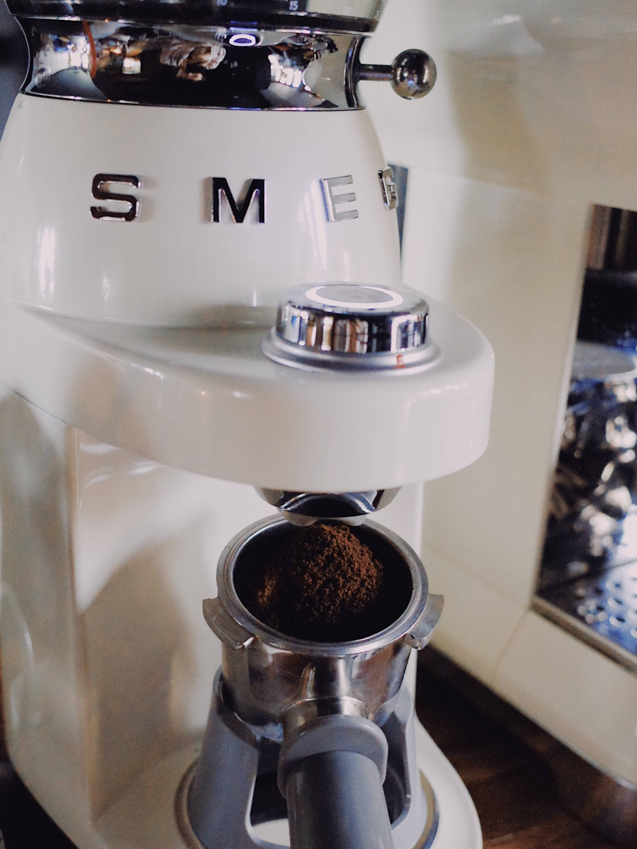 咖啡机应该选择什么牌子？smeg意式咖啡机与电动磨豆机组合测评的第2张示图