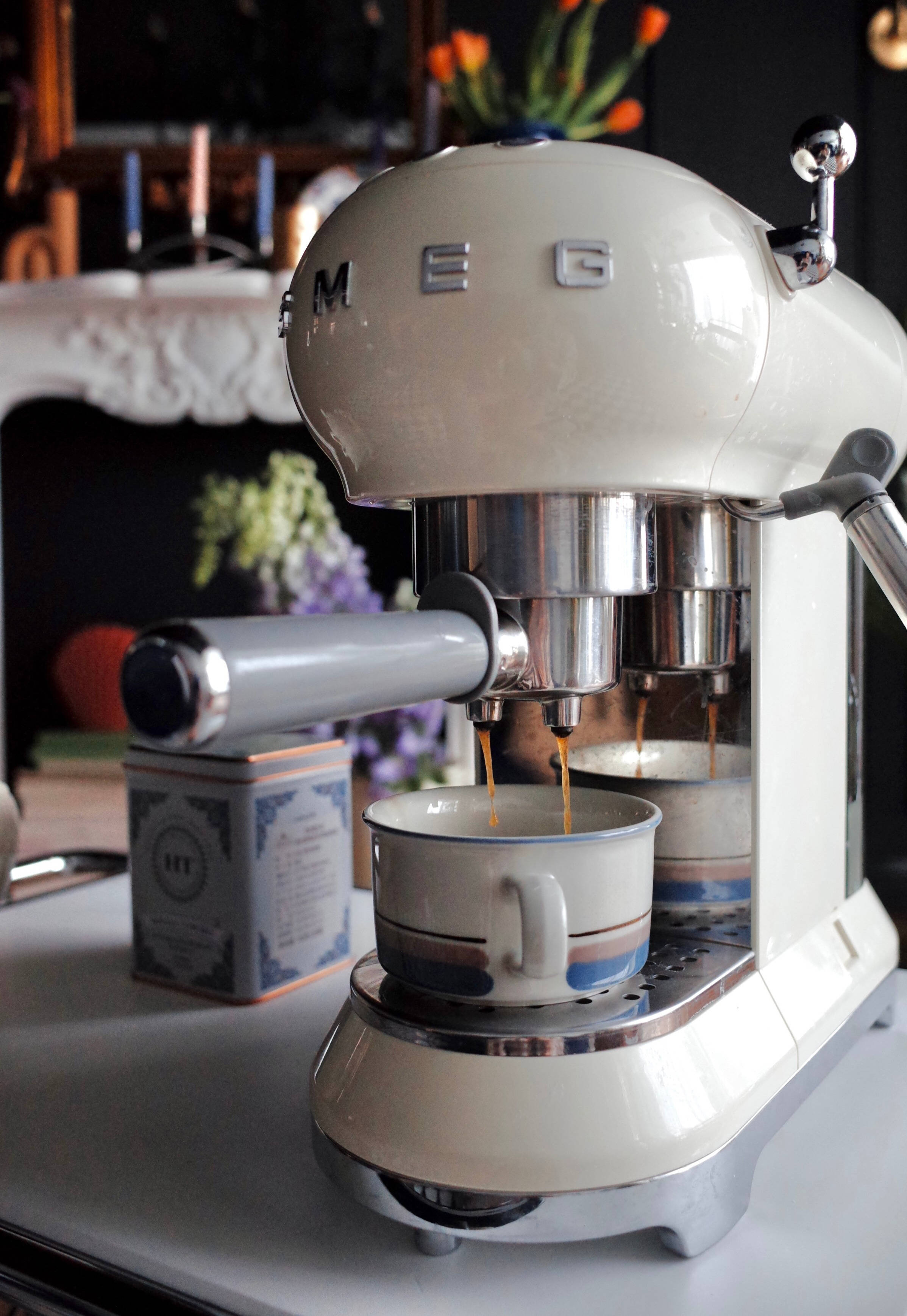 咖啡机应该选择什么牌子？smeg意式咖啡机与电动磨豆机组合测评的第1张示图